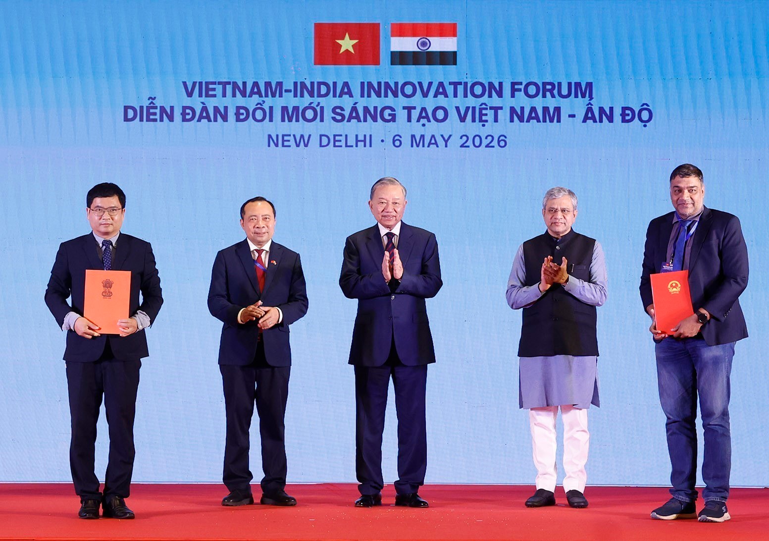 Trao van kien VN - An Do KHCN 1