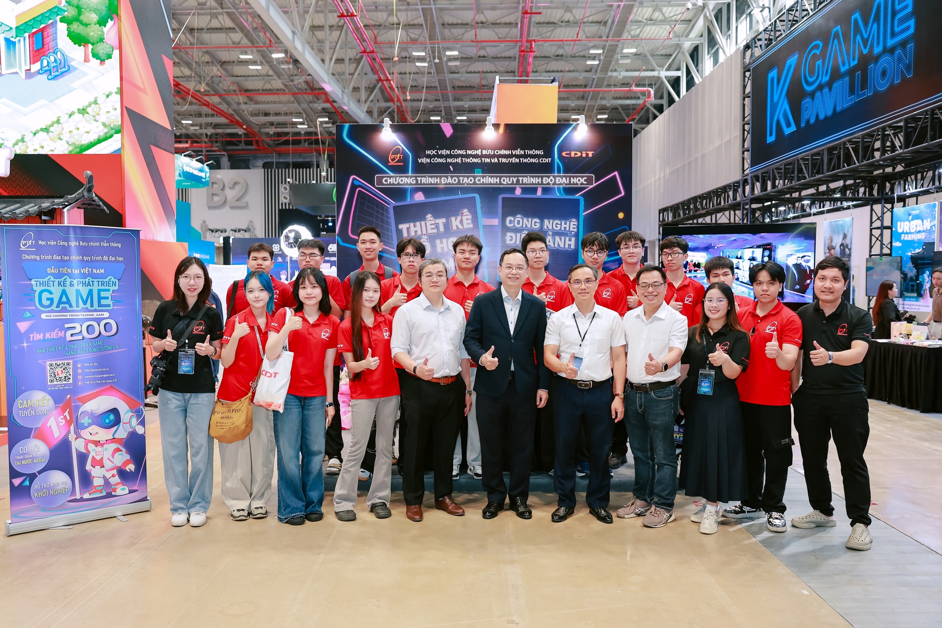 Ảnh tập thể đoàn PTIT tại sự kiện Vietnam Gameverse 2026