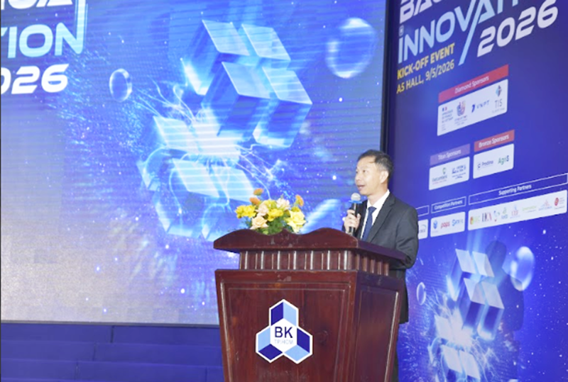 PGS.TS Phạm Trần Vũ, Phó Hiệu trưởng nhà trường phát biẻu khai mạc. (Ảnh: BK)