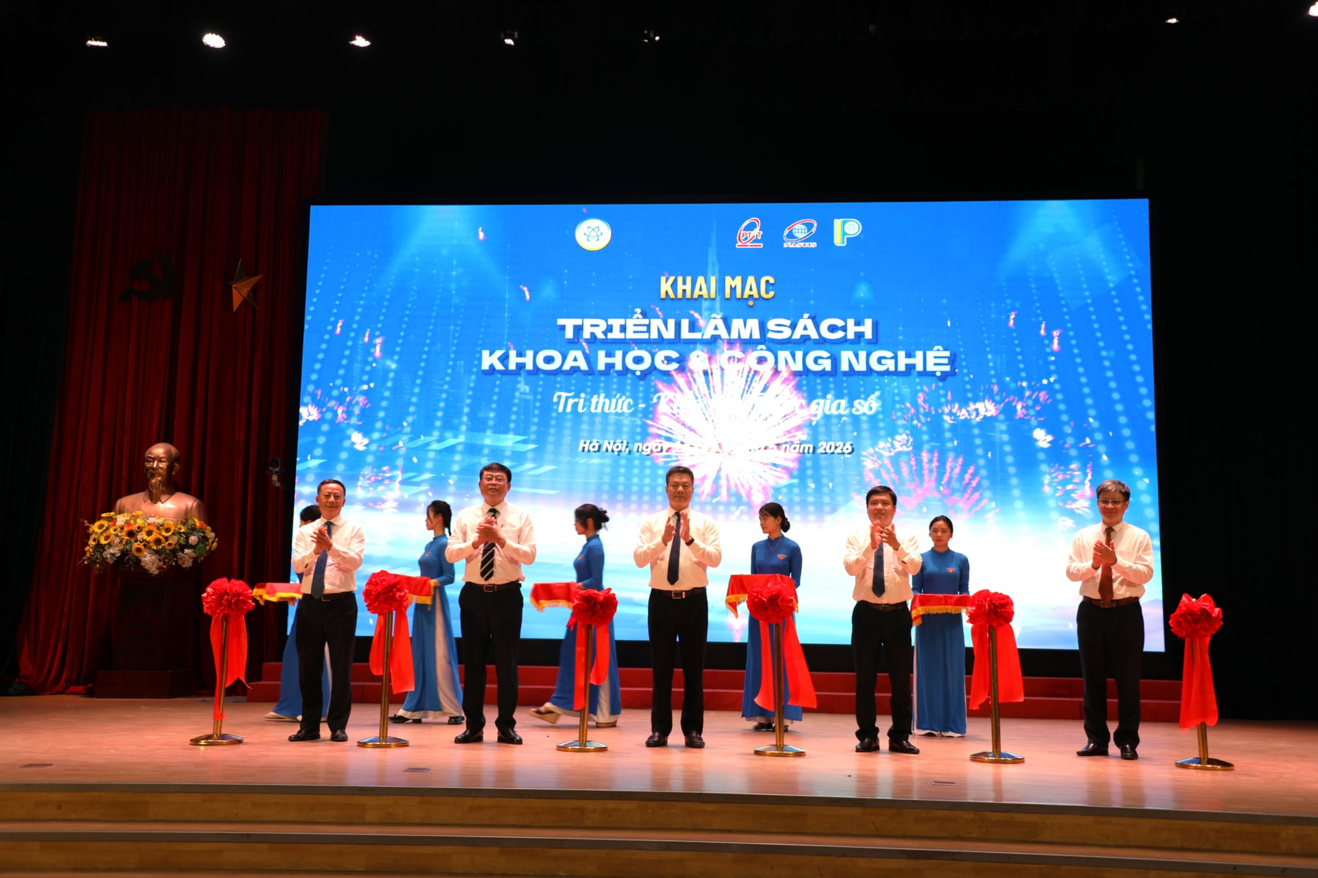 cắt băng 14