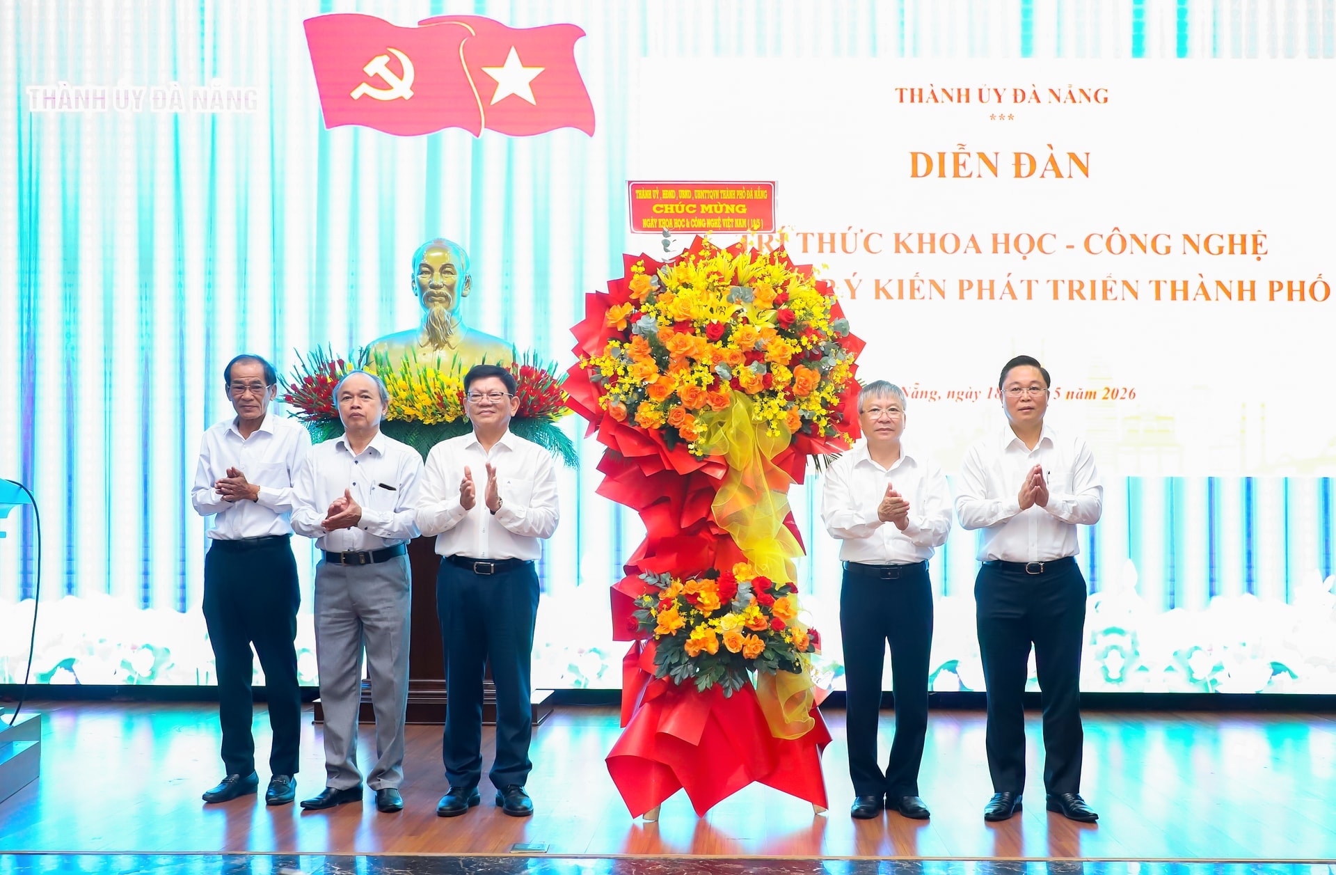 18-5-tang-hoa.jpg