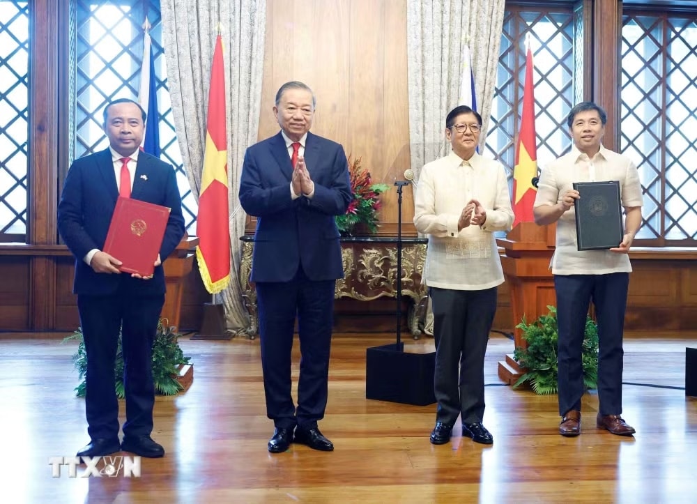 tong-bi-thu-chu-tich-nuoc-to-lam-va-tong-thong-philippines-chung-kien-trao-van-kien-hop-tac-giua-hai.jpg