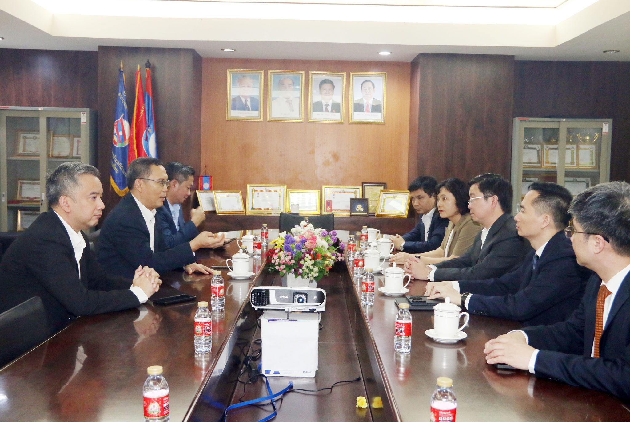 6. Bộ Khoa học CN Việt Nam và Bộ Công nghệ và truyền thông Lào làm việc song phwong
