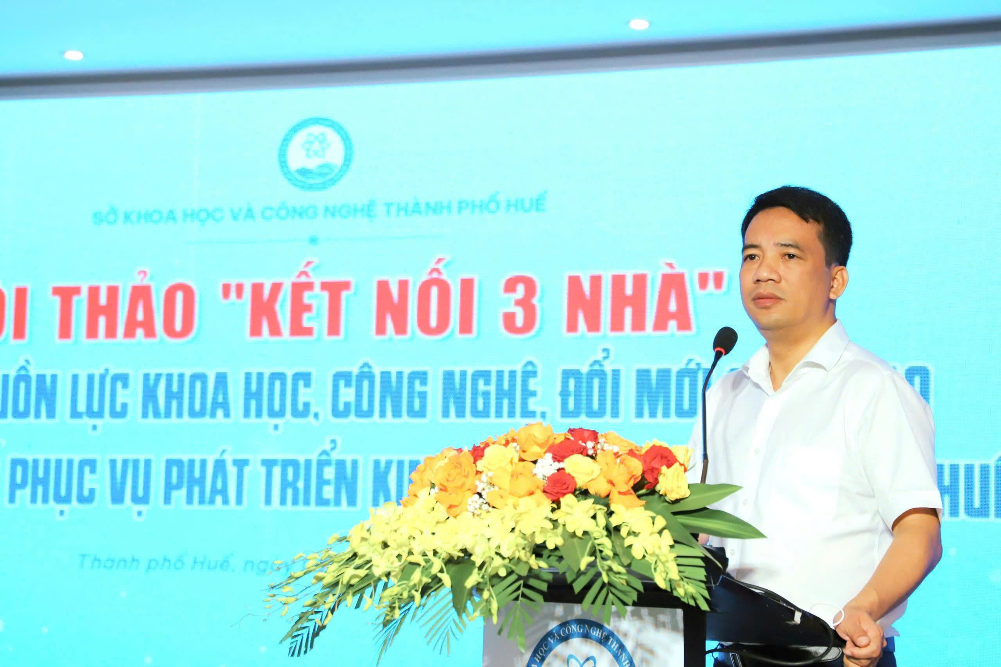Phó Chủ tịch UBND TP. Huế Trần Hữu Thùy Giang phát biểu tại hội thảo.