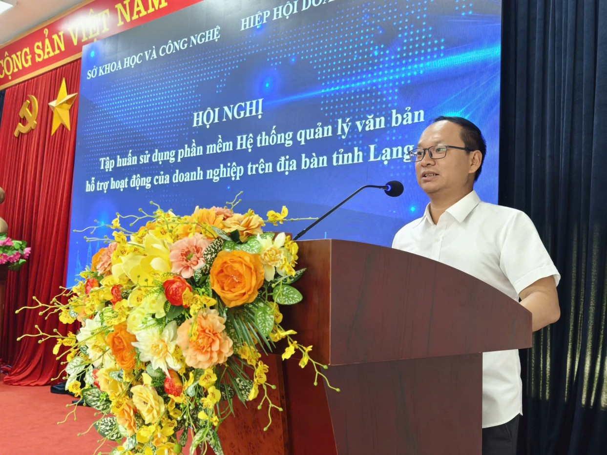 Đồng chí Trần Hữu Giang, Phó Giám đốc Sở Khoa học và Công nghệ phát biểu tại Hội nghị