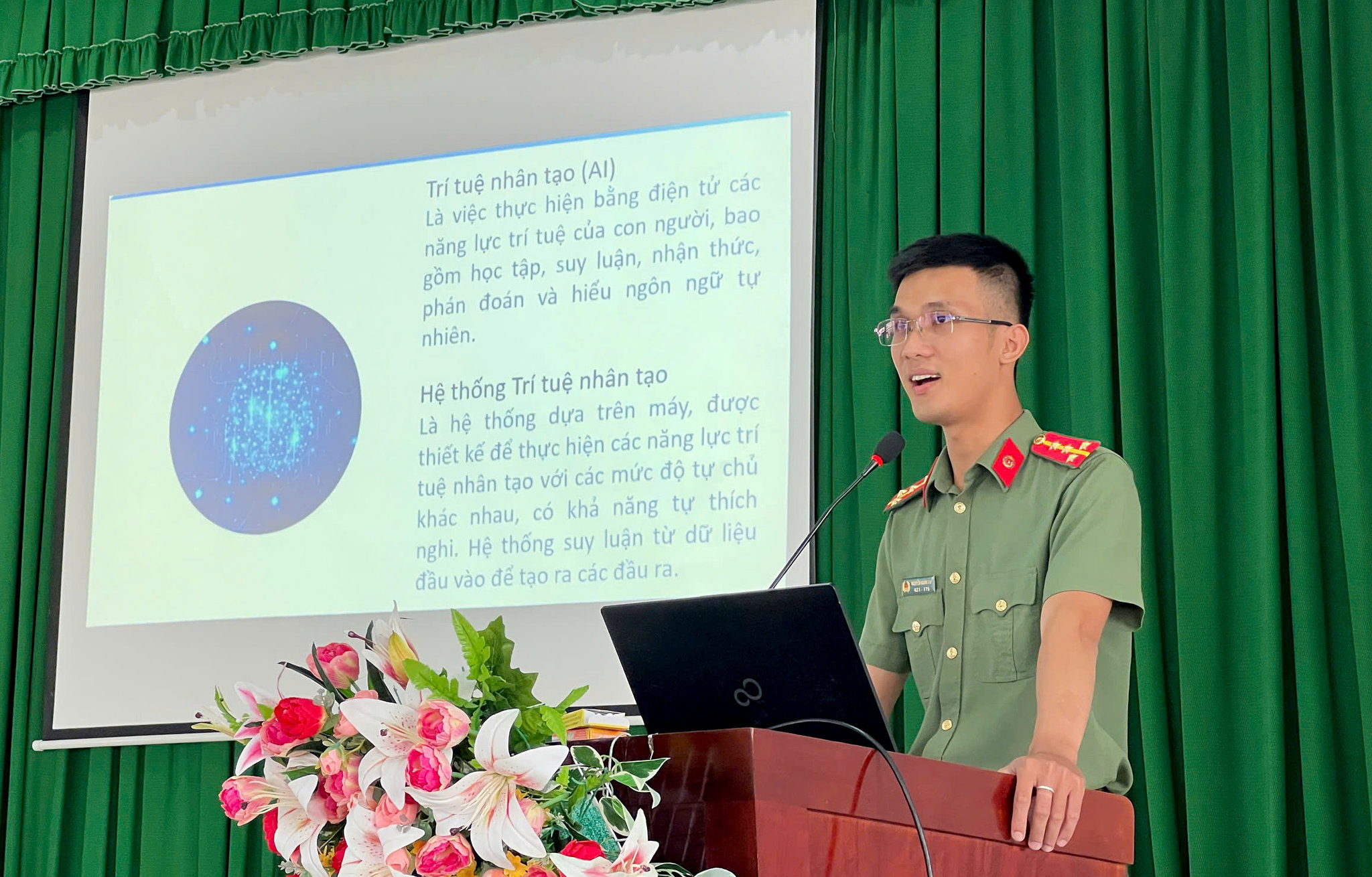 Dai uy Nguyen Xuan Dai