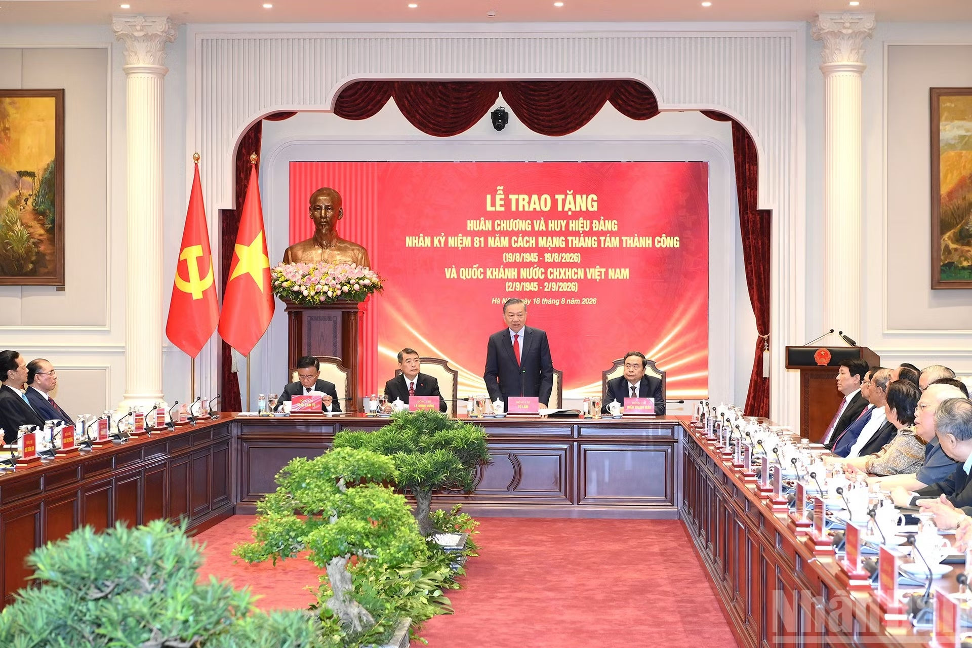 Tổng Bí thư, Chủ tịch nước Tô Lâm và các đồng chí Lãnh đạo chủ chốt của Đảng, Nhà nước chủ trì Hội nghị. Ảnh: Nhân Dân.