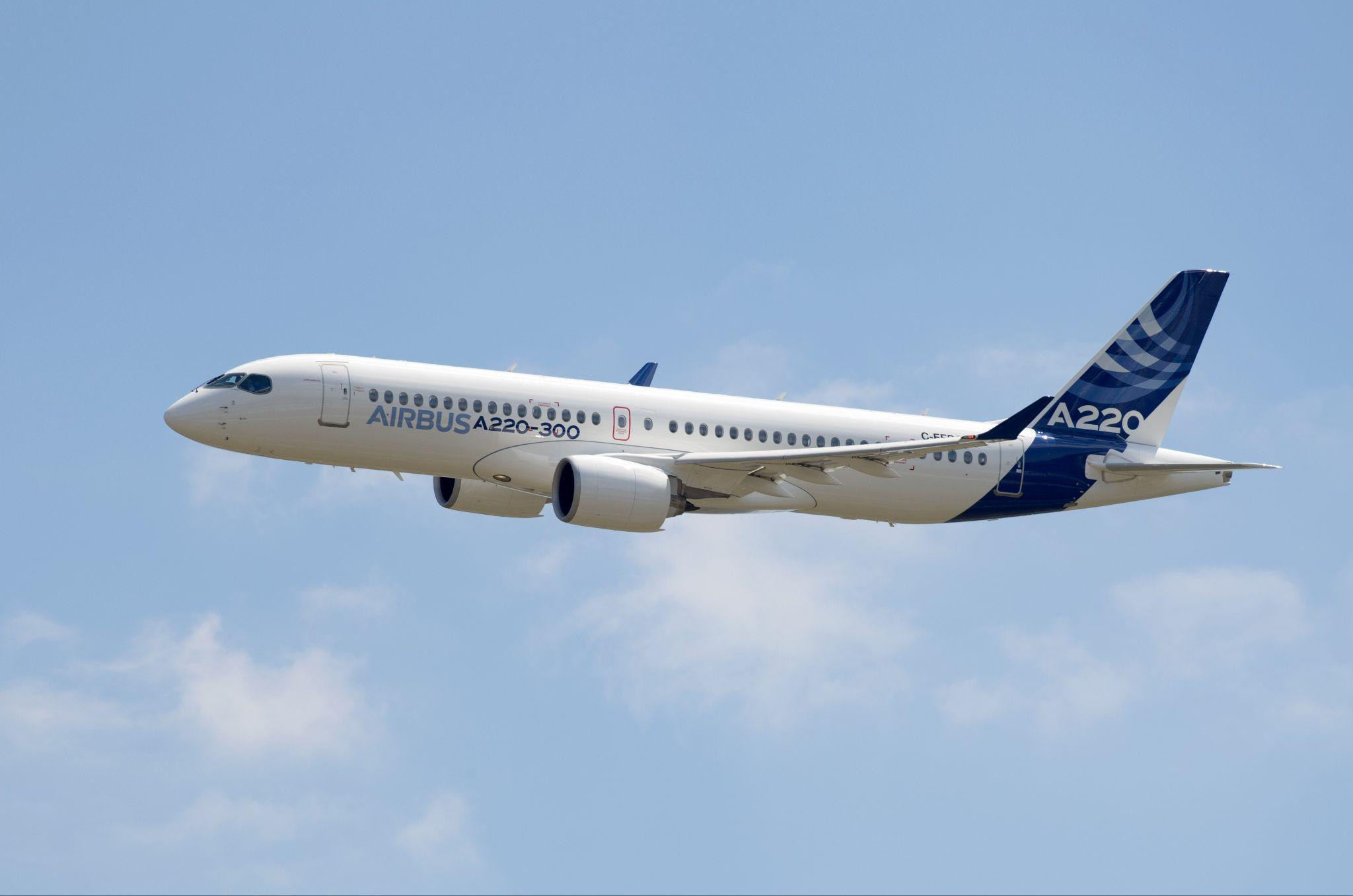 Máy bay Airbus A220-300.
