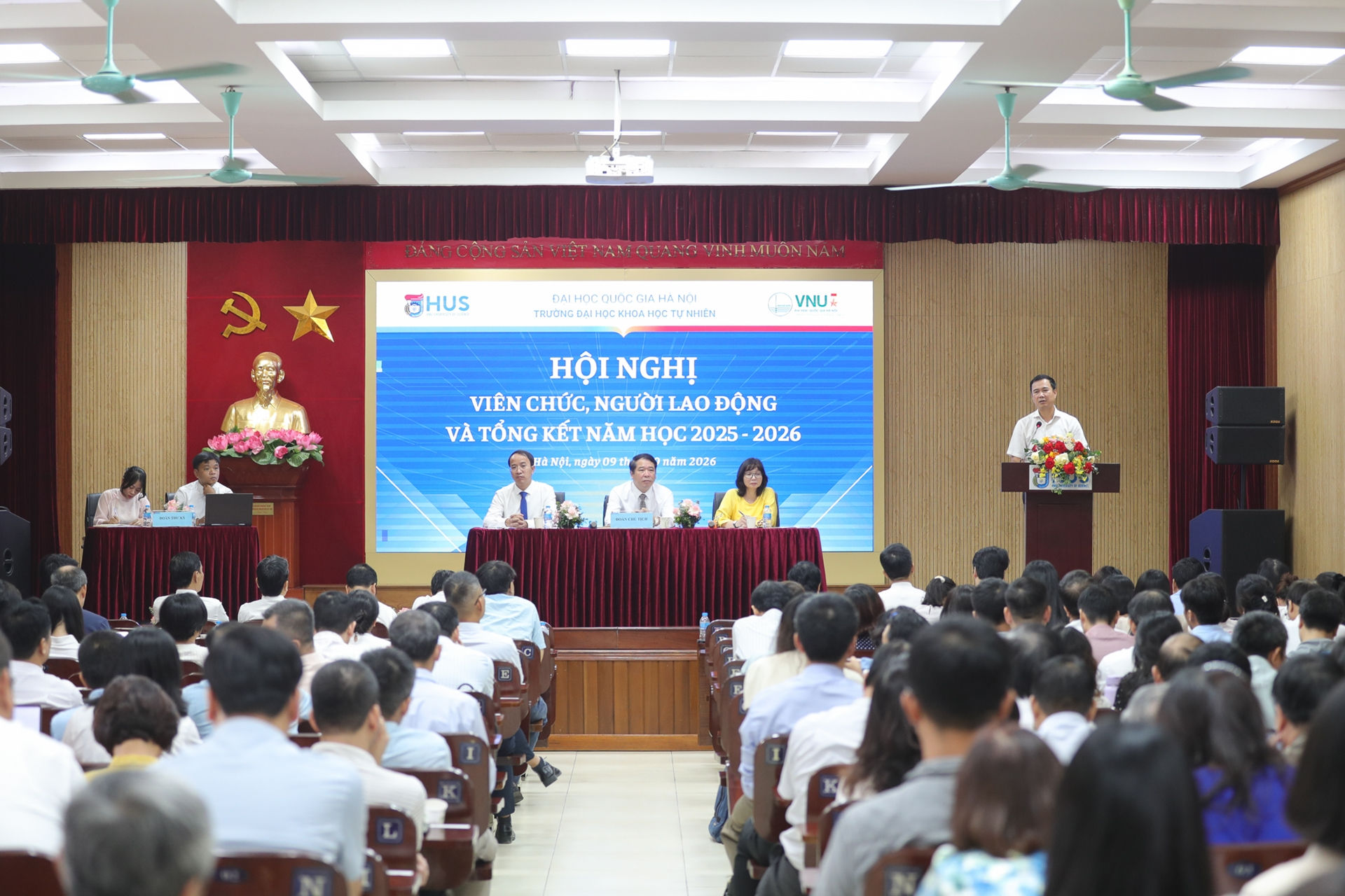 VVH-Truong DHKHTN-10-9-26