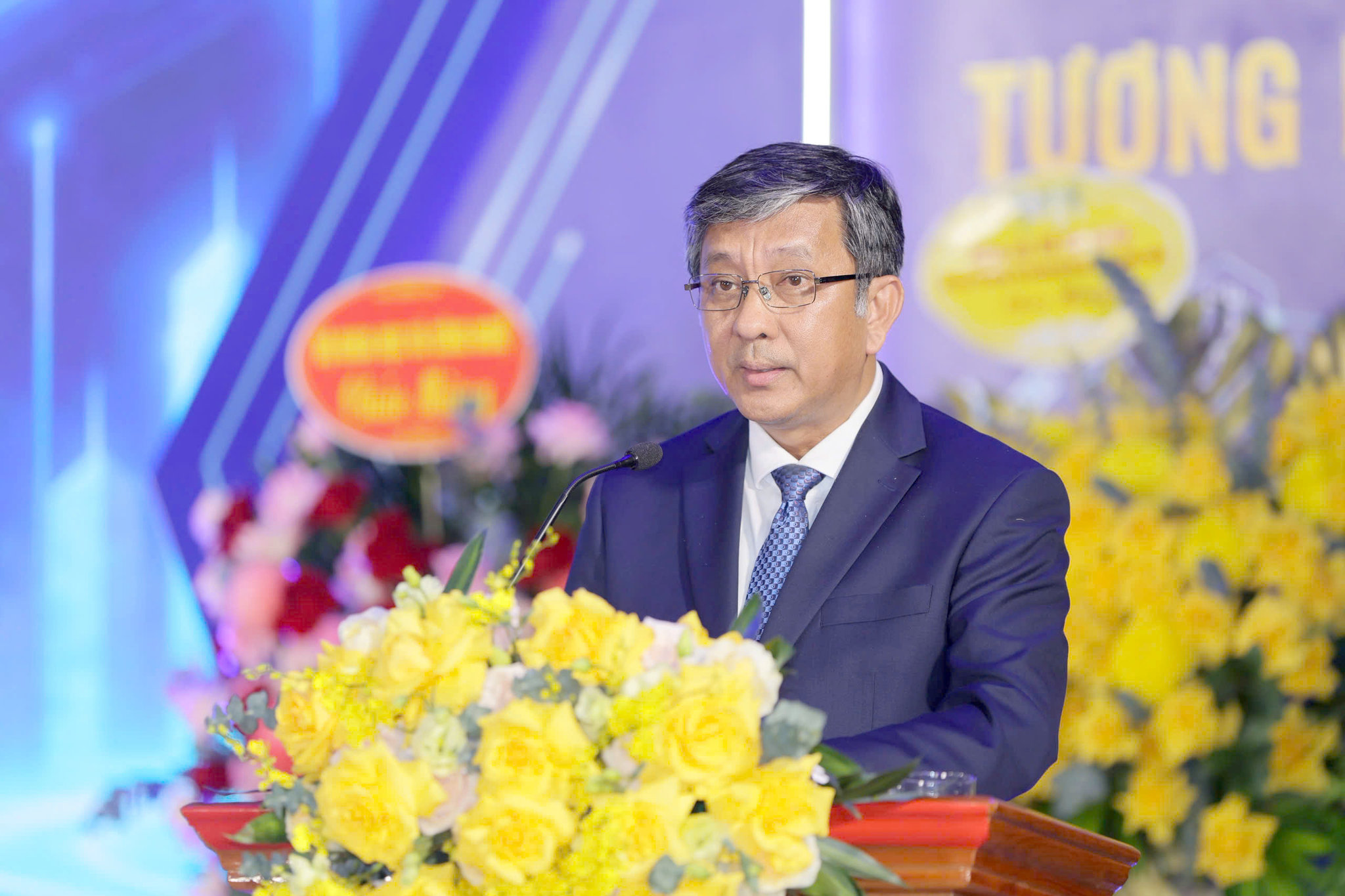 Thu truong Tran Trung Tin 0
