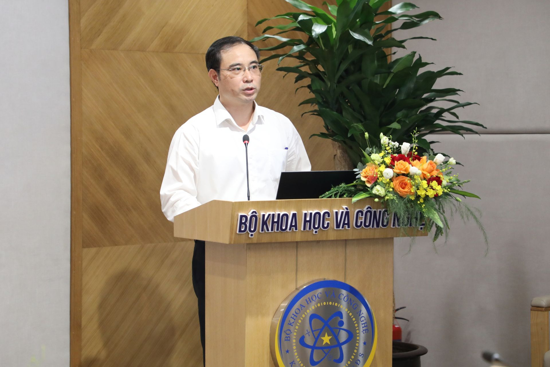 Ông Nguyễn Hữu Hạnh, Giám đốc Quỹ Dịch vụ Viễn thông công ích Việt Nam, giới thiệu Quyết định số 777/QĐ-TTg ngày 30/4/2026 của Thủ tướng Chính phủ phê duyệt Chương trình cung cấp dịch vụ viễn thông công ích đến năm 2030.