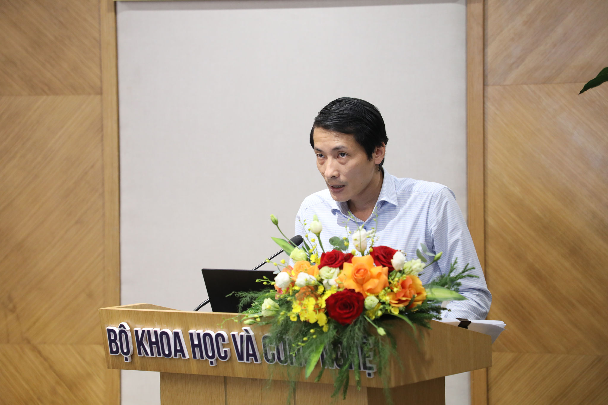 Ông Nguyễn Thanh Tuấn, Phó Trưởng ban Kế hoạch - Tài chính, Quỹ Dịch vụ VTCI Việt Nam, giới thiệu về đóng góp của doanh nghiệp viễn thông vào Quỹ Dịch vụ VTCI Việt Nam.