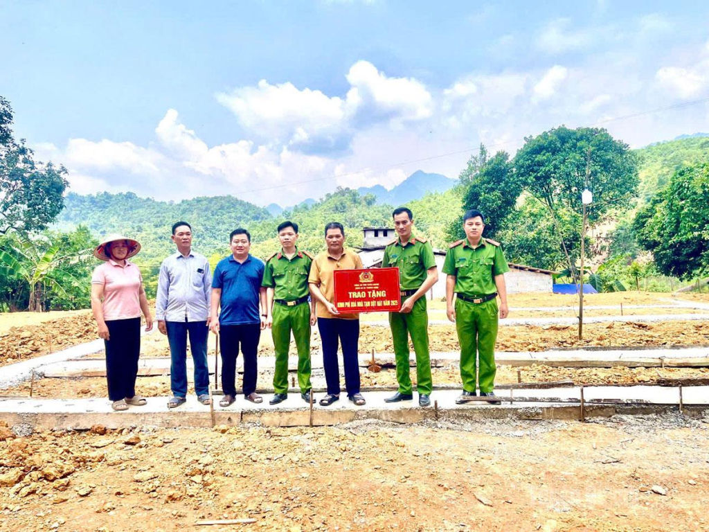 253425_hdtt-an-cu-mo-loi-thoat-ngheo-o-thuong-1_20260824160414.jpg