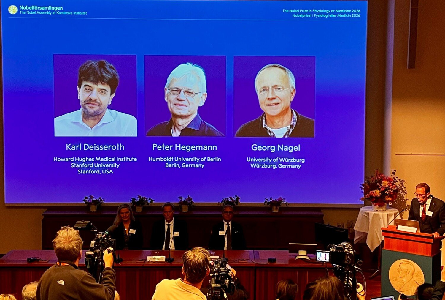 Ba nhà khoa học giành Giải Nobel Y sinh 2026 (Ảnh: Cecilia Odlind).