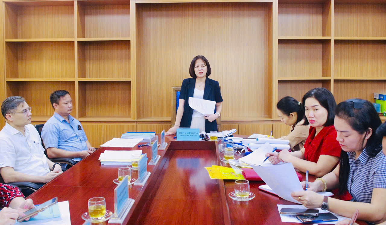 ThS. Chu Thị Bích Thuỷ, Phó Giám đốc Sở KH&CN tỉnh Phú Thọ chủ trì họp Hội đồng đánh giá, nghiệm thu Dự án (Ảnh: PV).