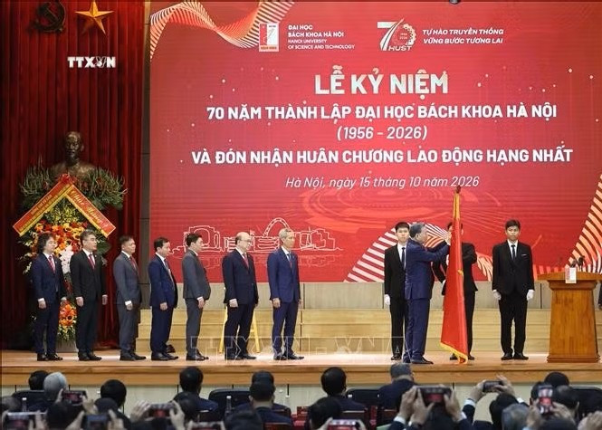potal-tong-bi-thu-chu-tich-nuoc-to-lam-du-le-ky-niem-70-nam-thanh-lap-dai-hoc-bach-khoa-ha-noi-stand-898.jpg
