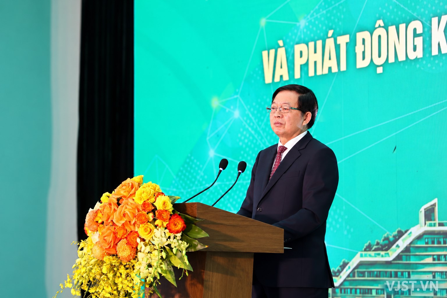VVH-BAI-Dai hoc Quoc gia HN tien phong-1Dau