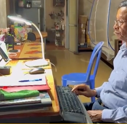 Người cao tuổi “chạm tay” vào thế giới số - Tuổi già không có nghĩa là đứng ngoài cuộc cách mạng số