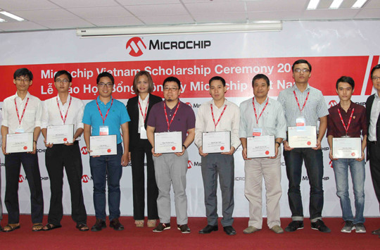  10 sinh viên xuất sắc ngành Kỹ thuật Điện tử của Việt Nam nhận học bổng Microchip 