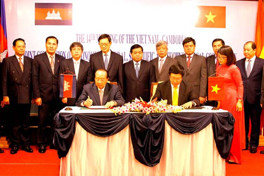  Đẩy mạnh quan hệ hợp tác hữu nghị Việt Nam-Campuchia 