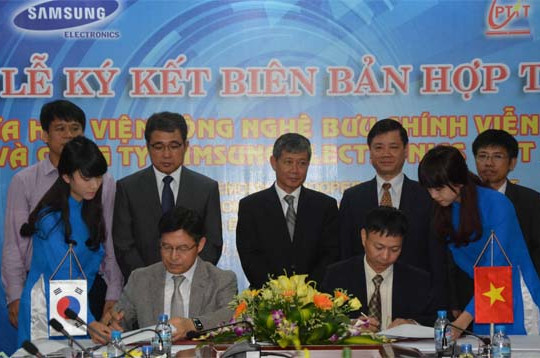  Học viện Công nghệ BCVT ký kết thỏa thuận hợp tác với Samsung Electronics Việt Nam 