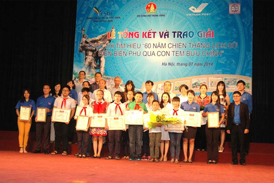  Trao giải cuộc thi: “60 năm chiến thắng lịch sử Điện Biên Phủ qua con tem bưu chính” 