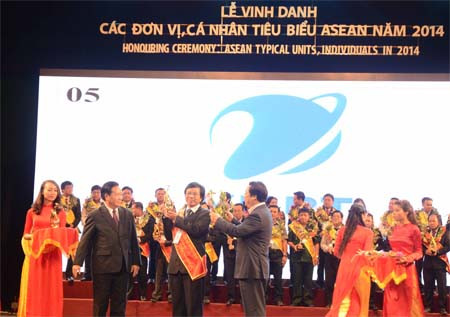  VNPT được vinh danh trong "Top 100 thương hiệu nổi tiếng ASEAN 2014" 