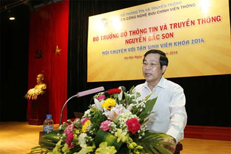  Bộ trưởng Nguyễn Bắc Son nói chuyện với tân sinh viên Học viện Công nghệ BCVT 