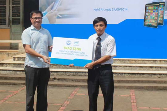  Trao tặng phòng học hiện đại sử dụng sách giáo khoa điện tử Classbook tại trường THCS Tôn Quang Phiệt – Thanh Chương 