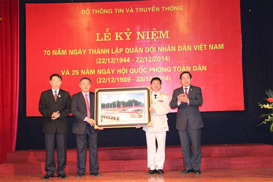  Bộ TT&TT mít tinh kỷ niệm 70 năm Ngày thành lập Quân đội nhân dân Việt Nam 
