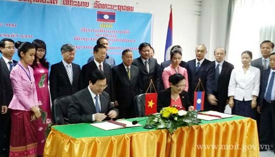  Việt Nam-Lào ký Hiệp định Thương mại song phương mới 