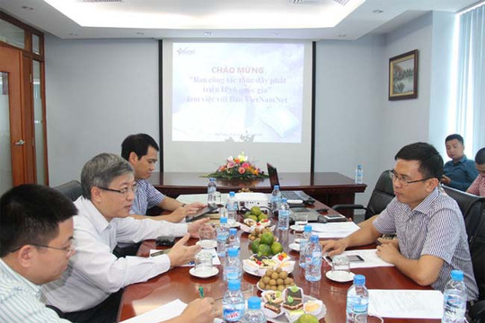  Ban công tác thúc đẩy phát triển IPv6 quốc gia làm việc với Báo VietNamNet 