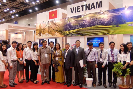  Đoàn Việt Nam tham dự Triển lãm KL Converge! 2015 