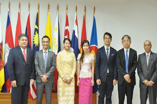  Những nhà ngoại giao trẻ hoàn thành chương trình đào tạo biệt phái tại Ban Thư ký ASEAN. 