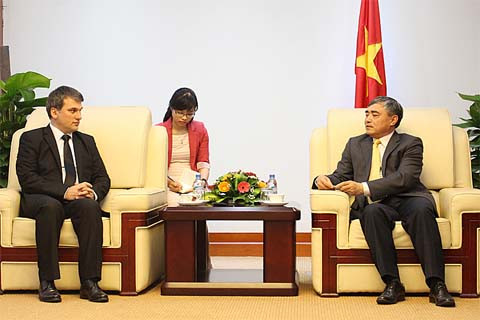  Thứ trưởng Nguyễn Minh Hồng tiếp Phó Tổng Giám đốc Hãng Thông tấn quốc gia Thổ Nhĩ Kỳ 