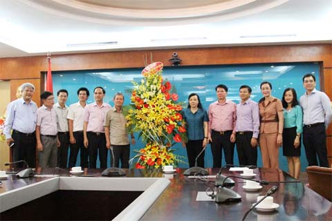  Bộ trưởng Bộ Y tế thăm, chúc mừng Bộ TT&TT nhân Ngày Báo chí cách mạng Việt Nam 