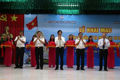  Triển lãm chủ quyền Hoàng Sa, Trường Sa của Việt Nam tại Bộ Tư lệnh Vùng 5 Hải quân 