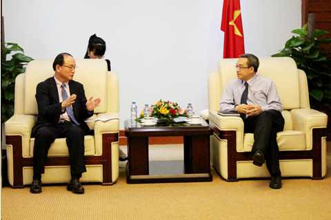  Thứ trưởng Phan Tâm làm việc với Tổng giám đốc Khu tổ hợp sản xuất SamSung Việt Nam 