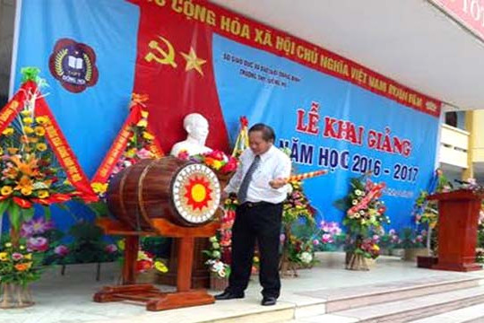  Bộ trưởng Trương Minh Tuấn dự khai giảng năm học mới và tặng quà cho học sinh Trường THPT Đồng Hới 