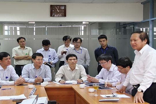  Bộ trưởng Trương Minh Tuấn kiểm tra việc thu hồi SIM kích hoạt sẵn trên kênh phân phối 
