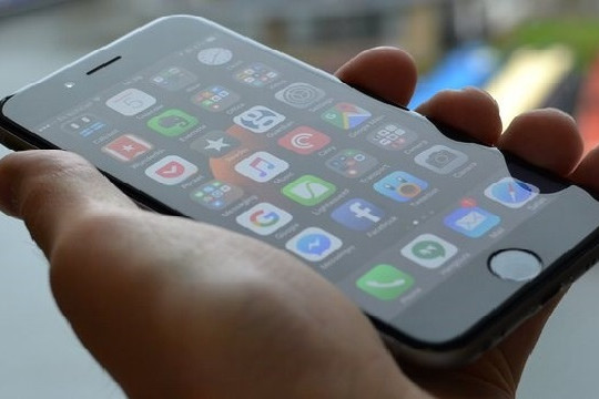  Hai lỗi nghiêm trọng khiến iPhone sụt pin và tắt nguồn đột ngột 
