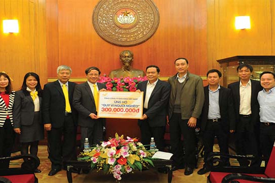  Bưu điện Việt Nam ủng hộ Quỹ "Vì người nghèo" 
