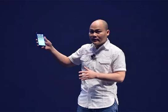  Hàng nghìn người chào đón smartphone thế hệ thứ hai của Bkav 