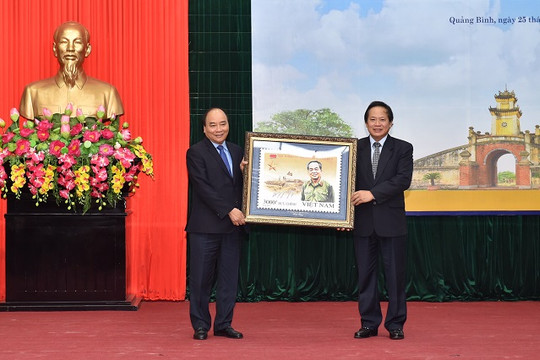  Thủ tướng dự lễ phát hành đặc biệt bộ tem bưu chính Đại tướng Võ Nguyên Giáp 