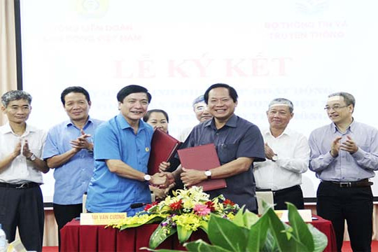  Lễ ký kết Chương trình phối hợp hoạt động giữa Tổng Liên đoàn Lao động Việt Nam và Bộ TT&TT 
