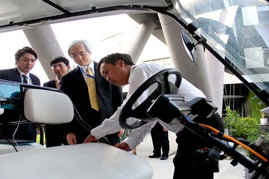  FPT ‘khoe’ công nghệ xe tự hành với lãnh đạo Bộ nội vụ Nhật Bản 