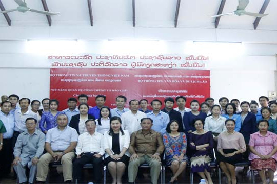  Khai giảng khóa bồi dưỡng nghiệp vụ “Kỹ năng Quan hệ công chúng và báo chí” cho các nhà báo Lào 