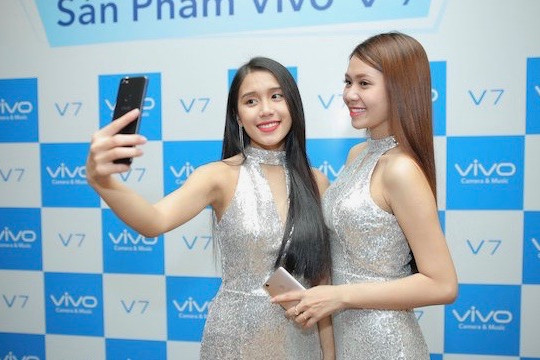  Vivo công bố smartphone V7 có camera trước 24MP 