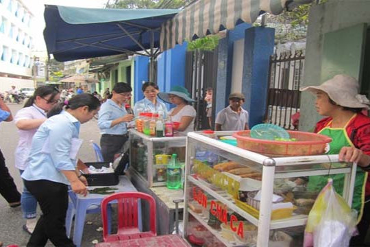  Tăng cường giám sát an toàn thực phẩm đến từng khu dân cư, xã phường 