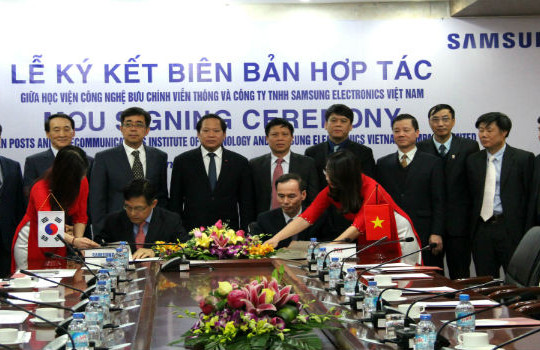  Học viện công nghệ BCVT và Samsung Việt Nam ký biên bản hợp tác giai đoạn 2 